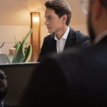 Мужские приталенные рубашки в гардеробе екатеринбуржца